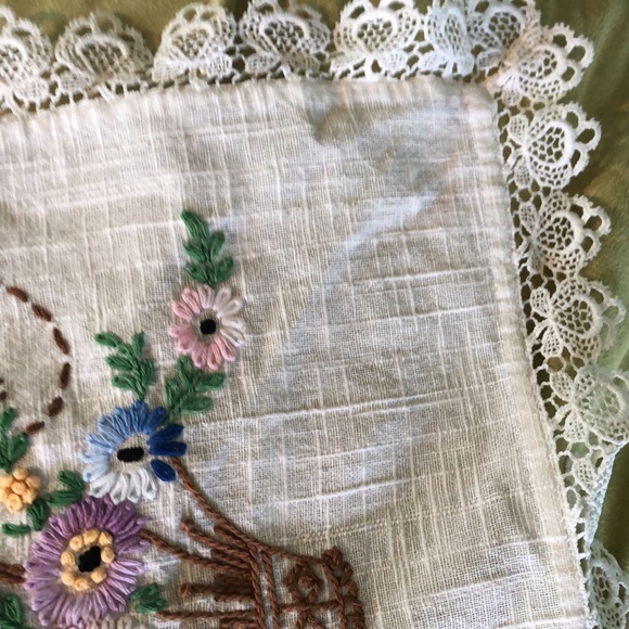 Scarf, Bureau/Hand embroidered baskets of flowers  Lace trim - Picture 7 of 12